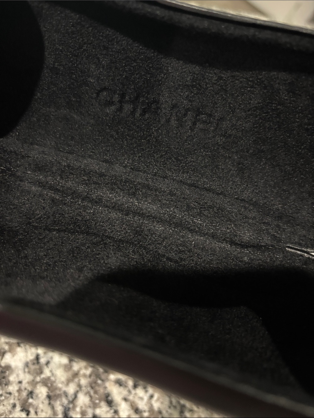 CHANEL Black Quilted Leather Sunglasses Case with Silver CC Emblem - Picture 4 of 7